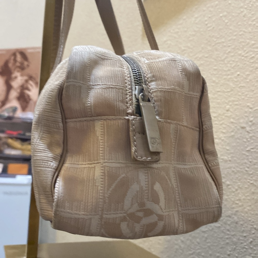 CHANEL Light Beige Tote Bag - Picture 3 of 10